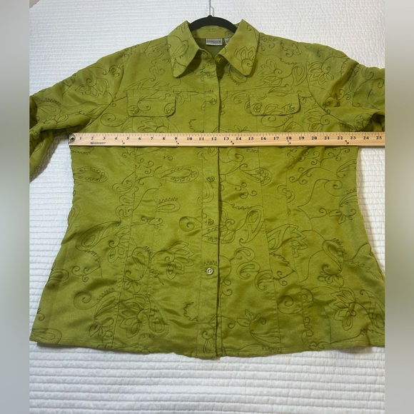 Chico’s Chartreuse/Lime Green Long Sleeve Button Up Blouse w/ Embroidery. - Picture 5 of 6